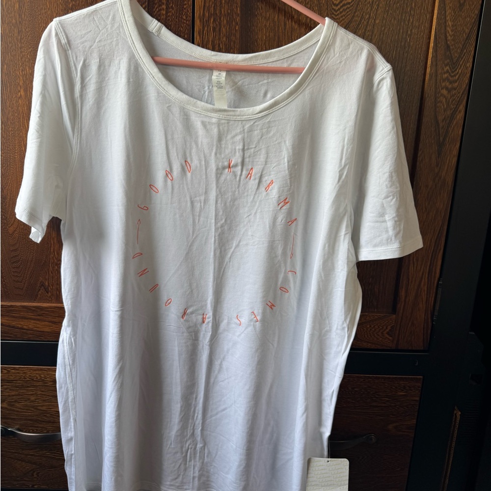 Lululemon white tshirt